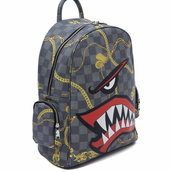 🚫SOLD!!🚫Sharkmouth Gold chain backpack - Picture 3 of 8